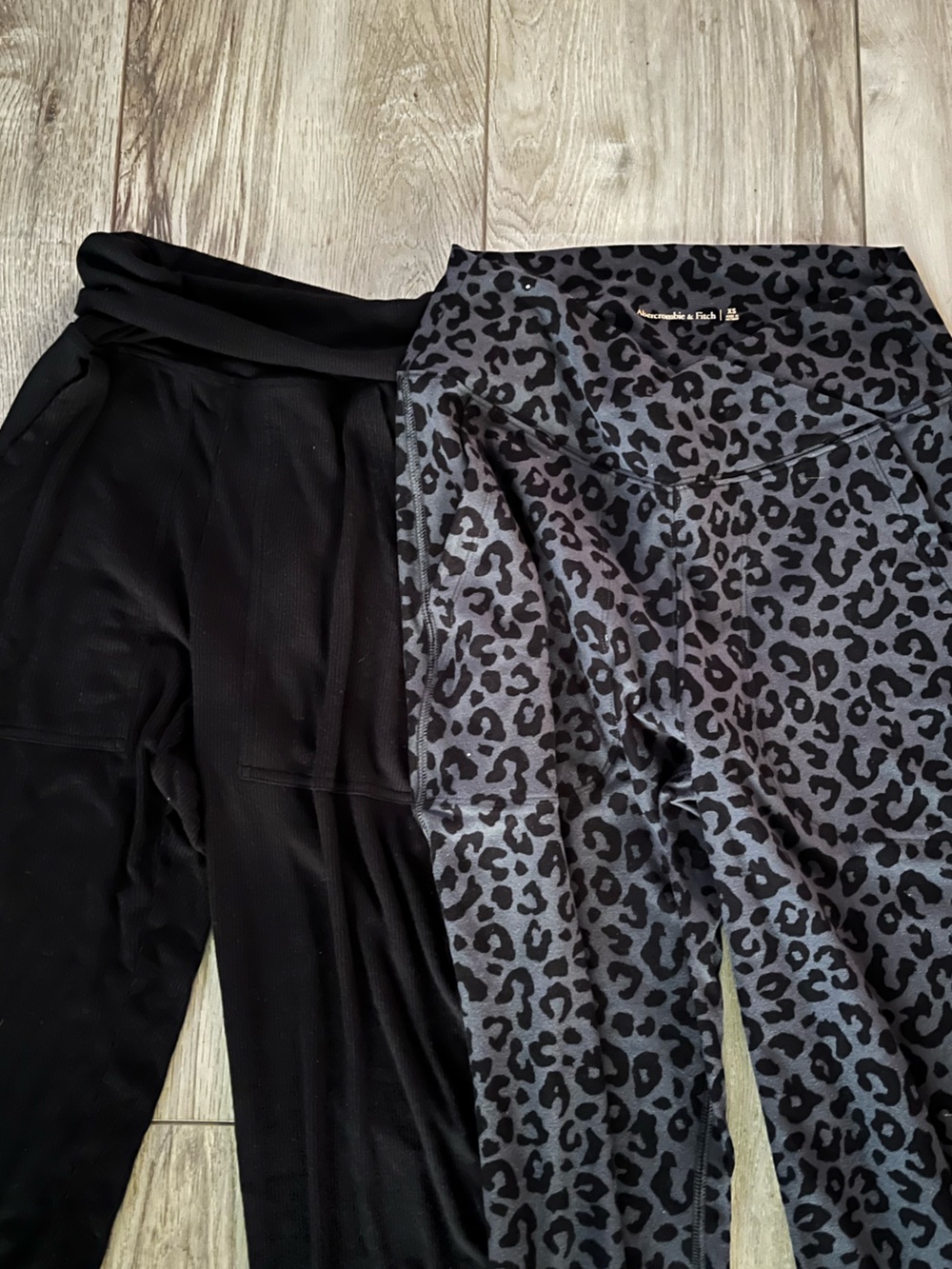 BUNDLE AERIE BLACK FOLD OVER JOGGER & ABERCROMBIE GRAY BLACK CROSSOVER JOGGER